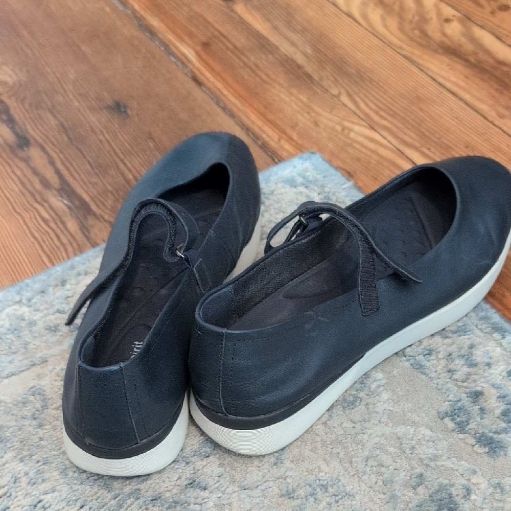 Easy Spirit Black Slip-On Shoes